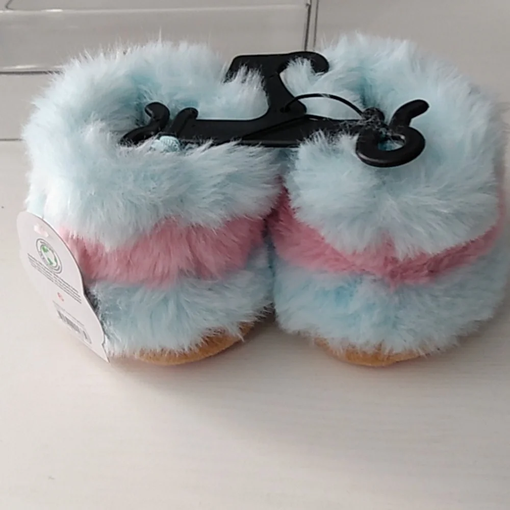 Girls Fuzzy Unicorn Slippers‎ – Size 6   18Months